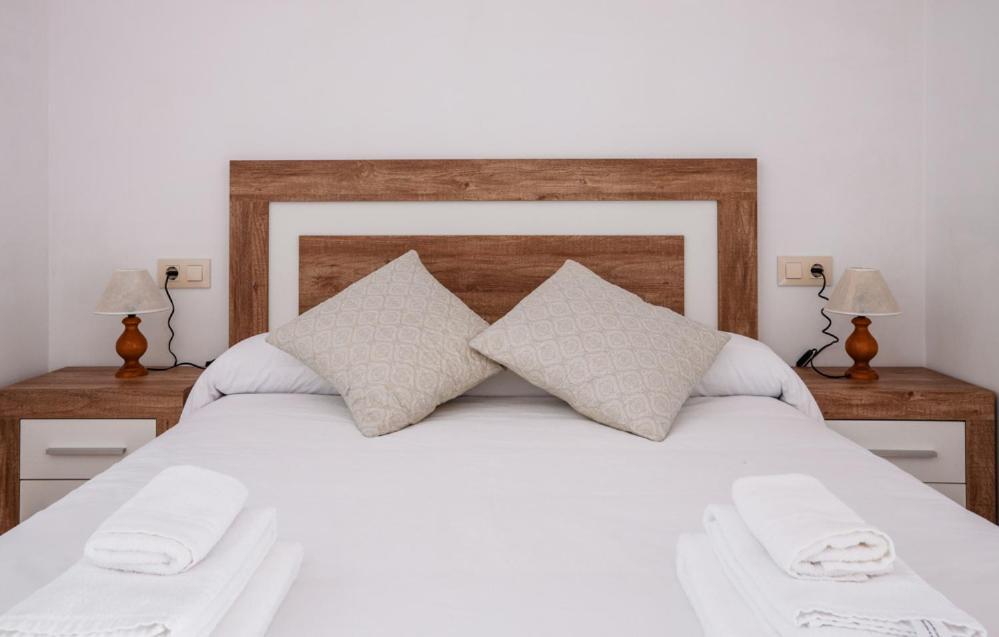 Linares de Mora Hostal Antiguo Hospital מראה חיצוני תמונה