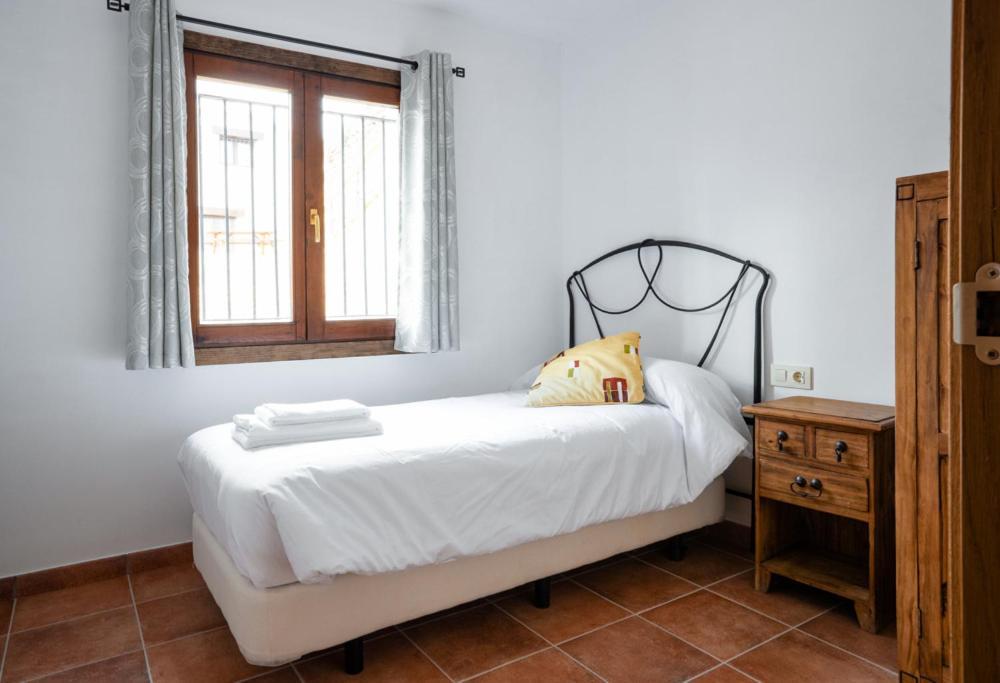 Linares de Mora Hostal Antiguo Hospital מראה חיצוני תמונה