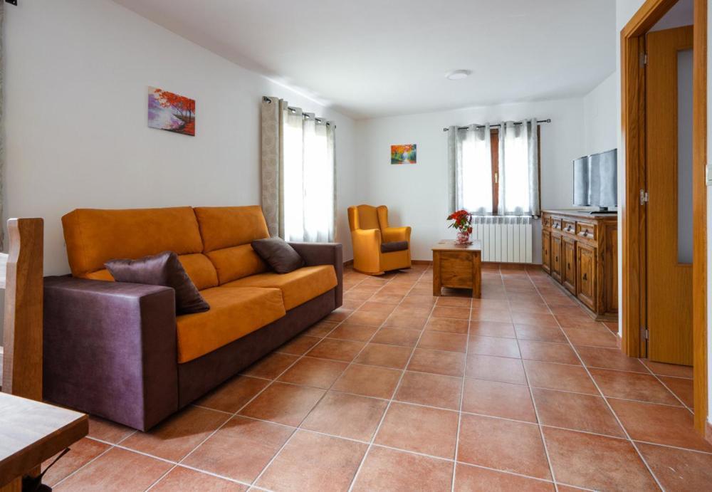 Linares de Mora Hostal Antiguo Hospital מראה חיצוני תמונה