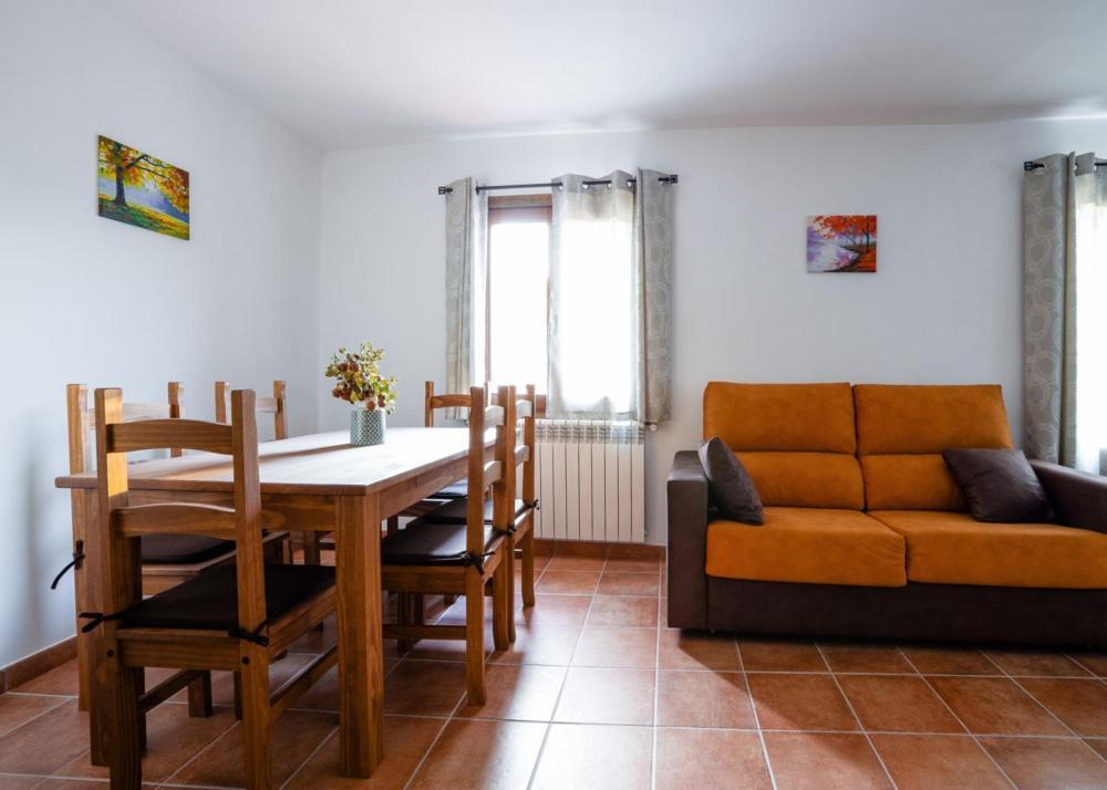 Linares de Mora Hostal Antiguo Hospital מראה חיצוני תמונה