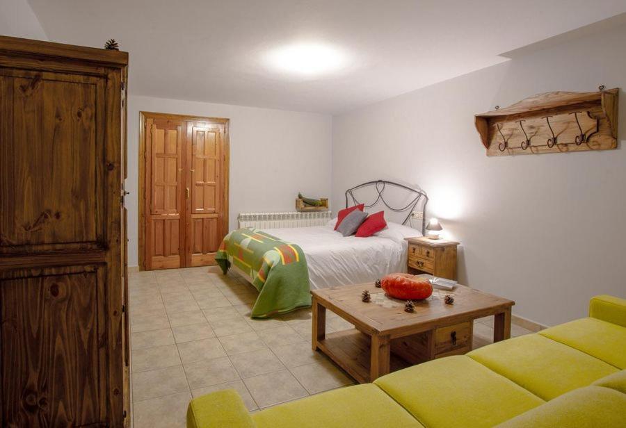Linares de Mora Hostal Antiguo Hospital מראה חיצוני תמונה
