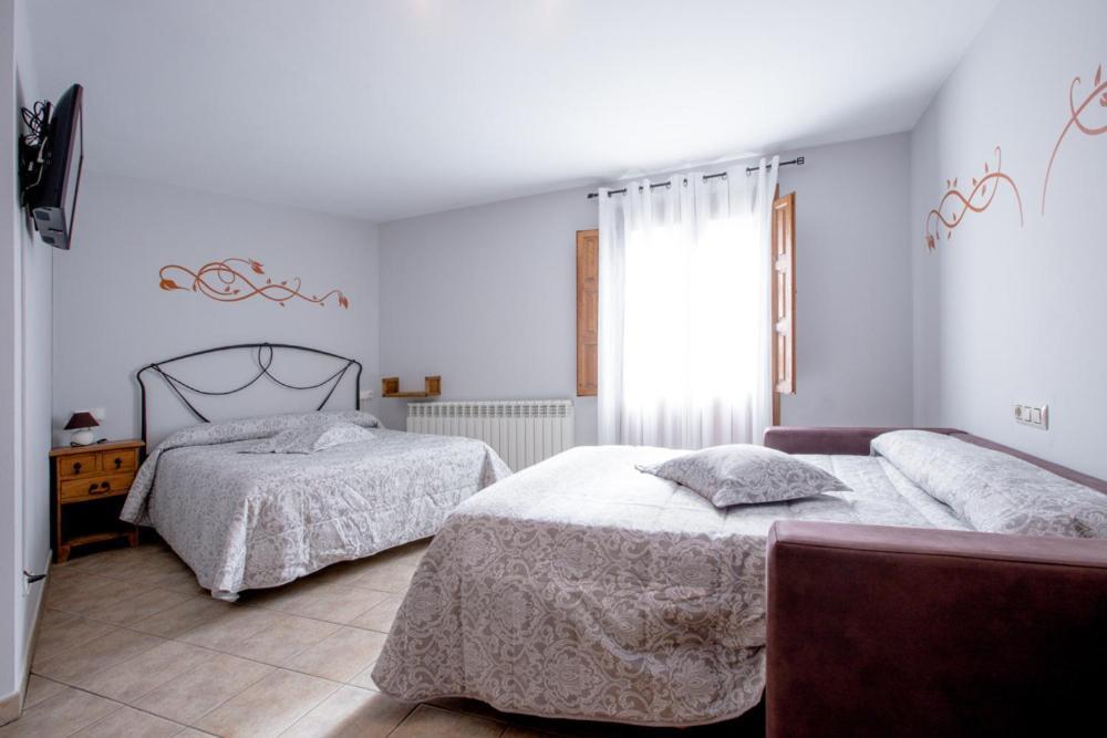 Linares de Mora Hostal Antiguo Hospital מראה חיצוני תמונה