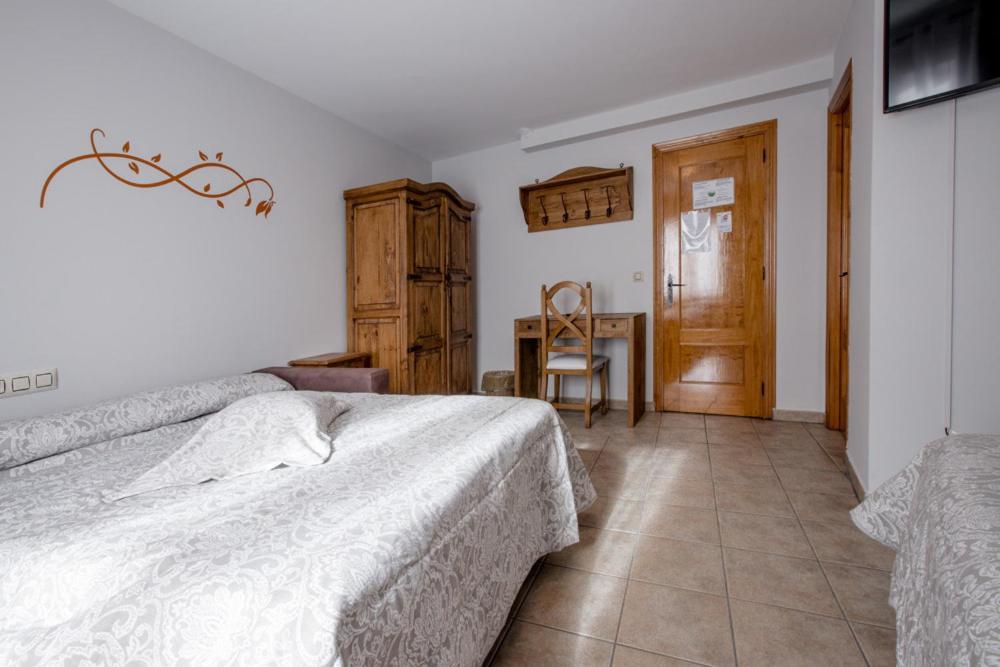 Linares de Mora Hostal Antiguo Hospital מראה חיצוני תמונה