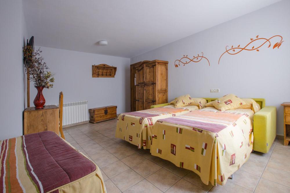 Linares de Mora Hostal Antiguo Hospital מראה חיצוני תמונה