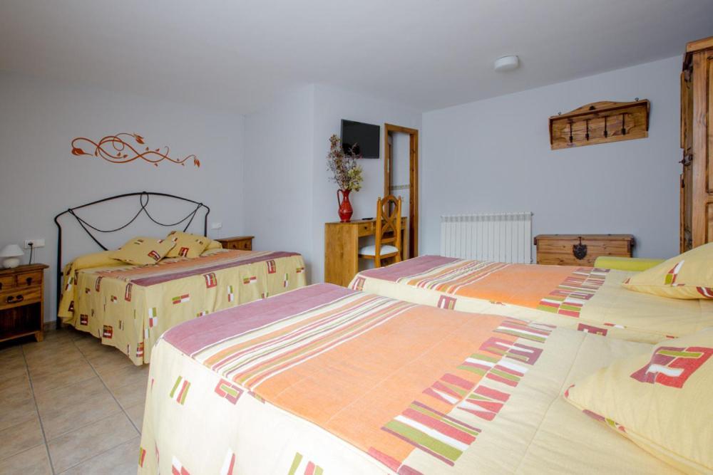 Linares de Mora Hostal Antiguo Hospital מראה חיצוני תמונה