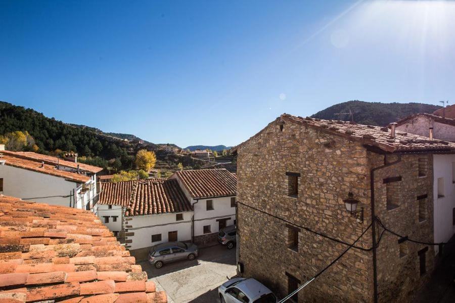 Linares de Mora Hostal Antiguo Hospital מראה חיצוני תמונה