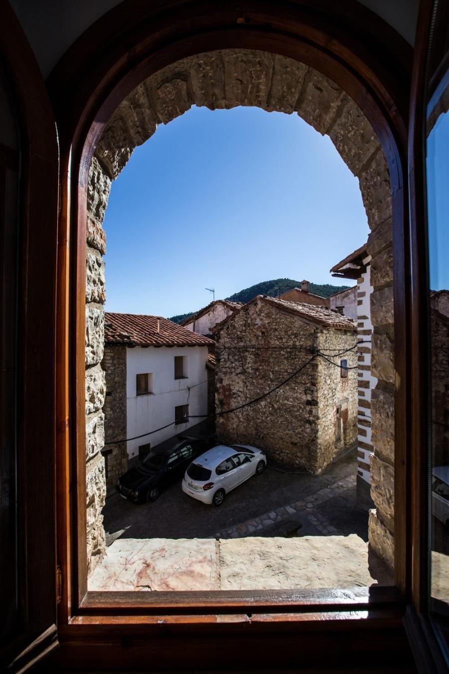 Linares de Mora Hostal Antiguo Hospital מראה חיצוני תמונה