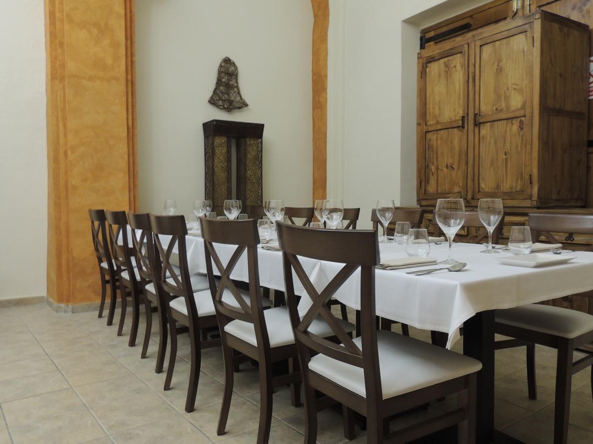 Linares de Mora Hostal Antiguo Hospital מראה חיצוני תמונה