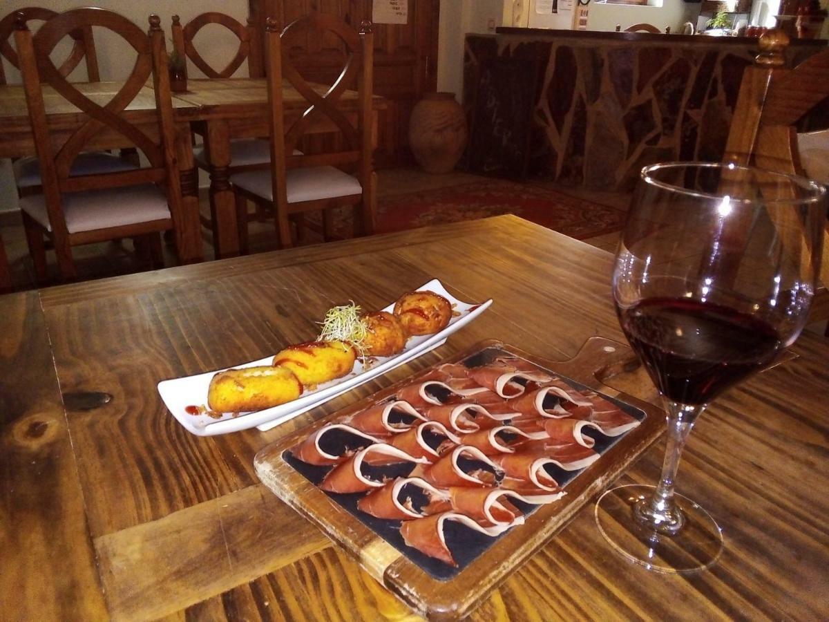 Linares de Mora Hostal Antiguo Hospital מראה חיצוני תמונה