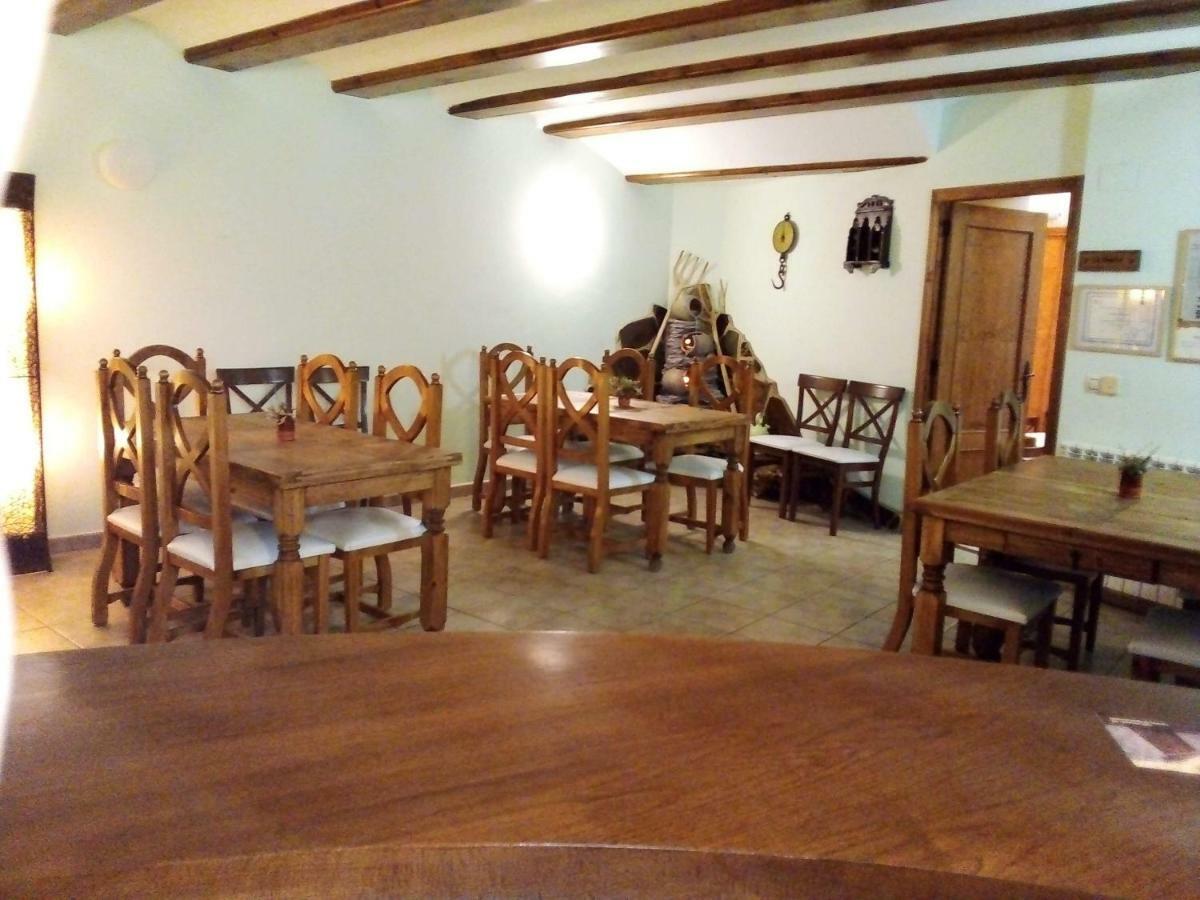 Linares de Mora Hostal Antiguo Hospital מראה חיצוני תמונה