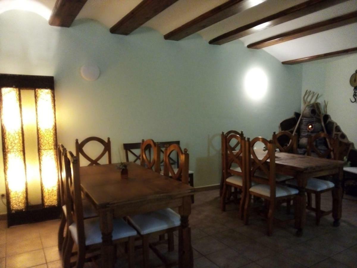 Linares de Mora Hostal Antiguo Hospital מראה חיצוני תמונה